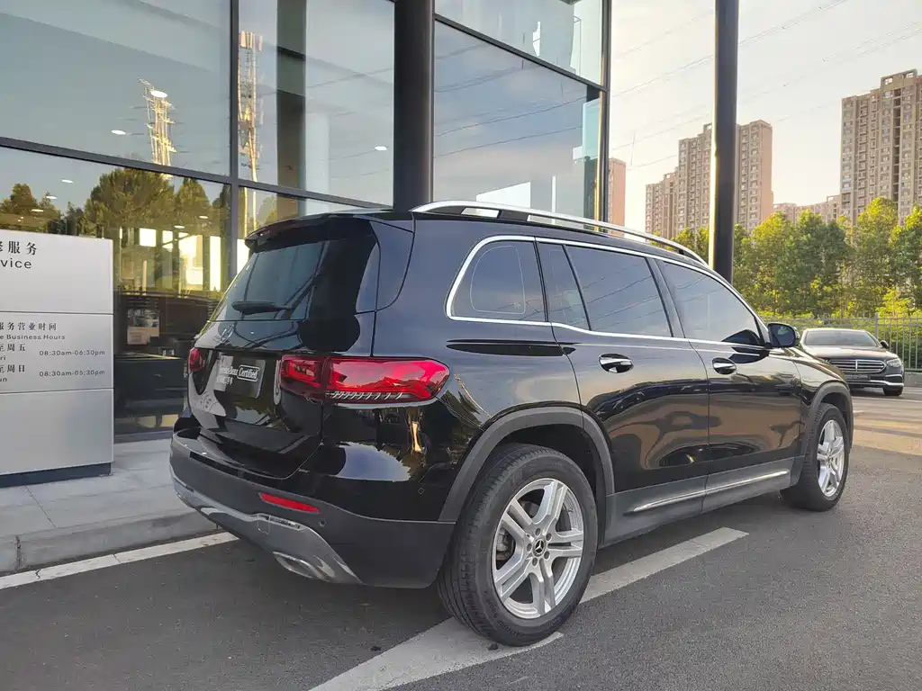MERCEDES BENZ GLB 2023