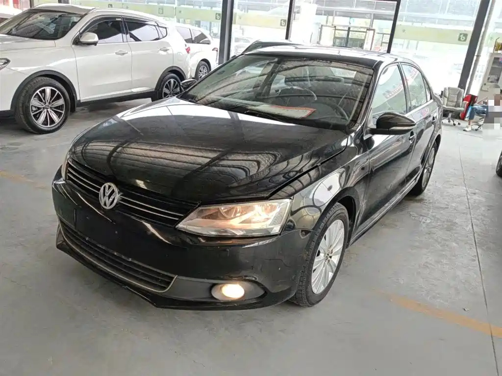 VOLKSWAGEN SAGITAR 2014