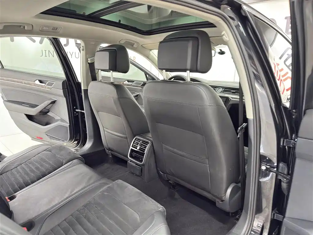 VOLKSWAGEN MAGOTAN 2017