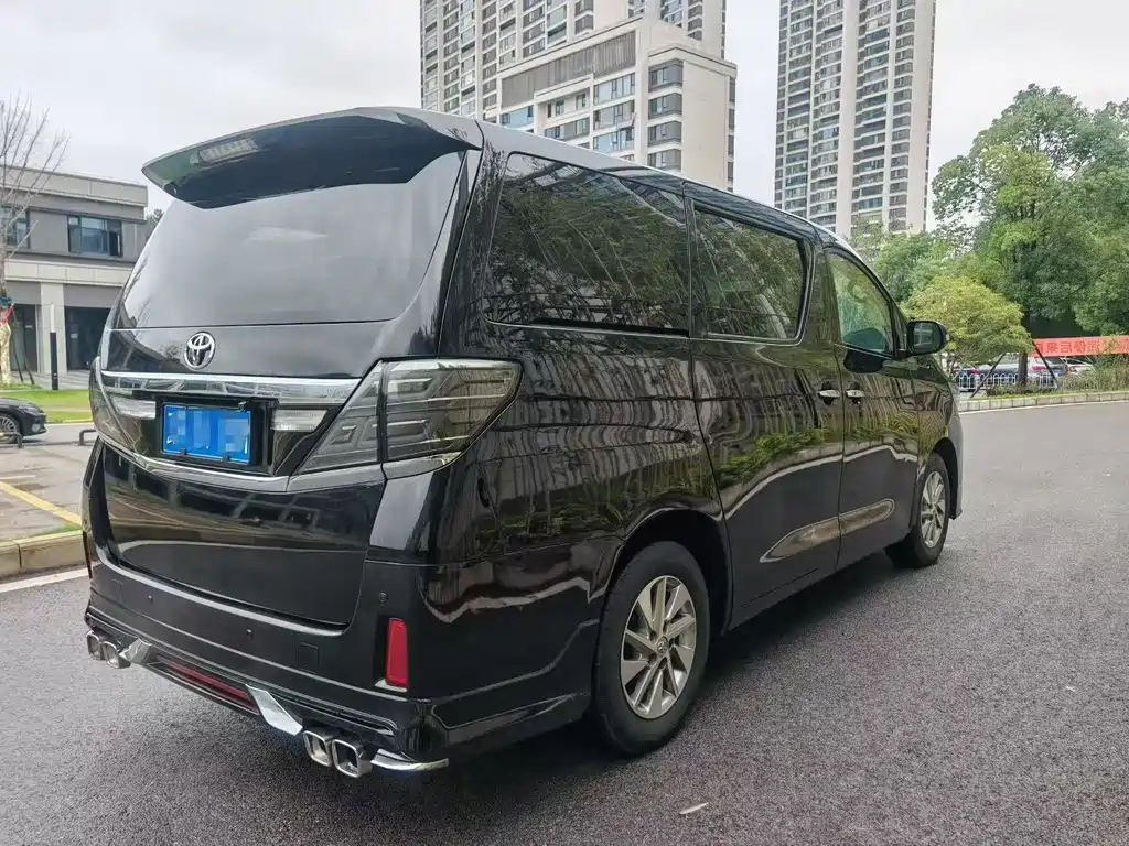 TOYOTA ALPHARD 2012