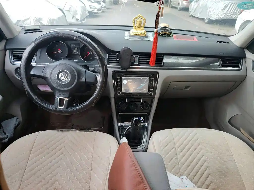 VOLKSWAGEN BORA 2014