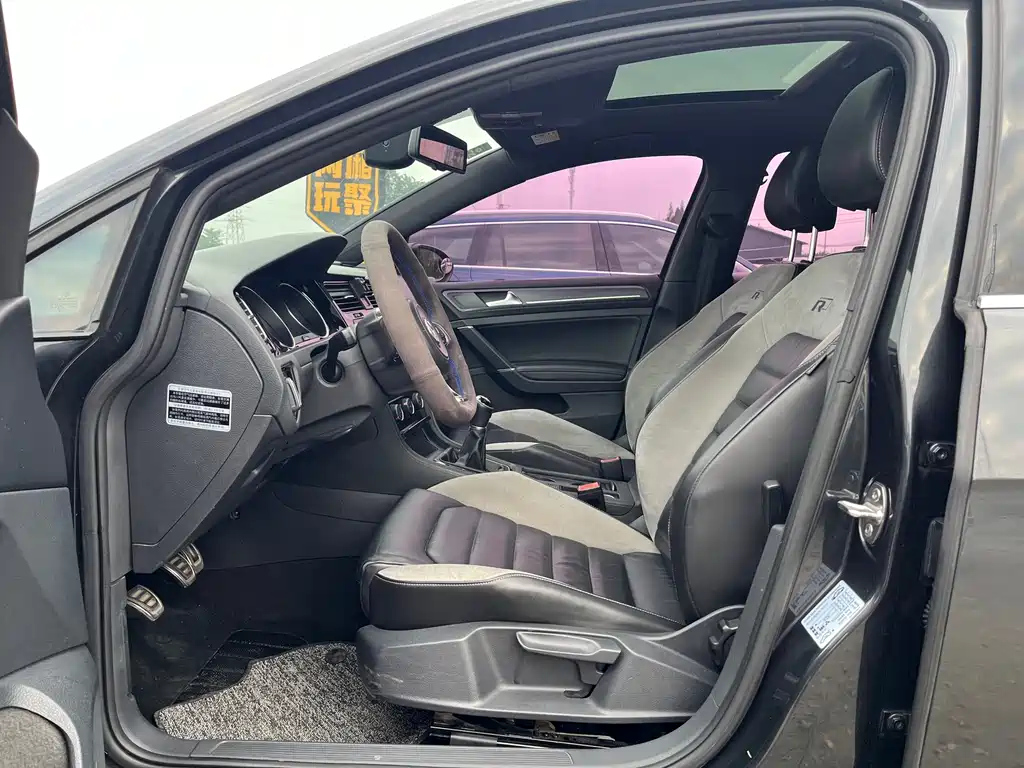 VOLKSWAGEN GOLF 2016