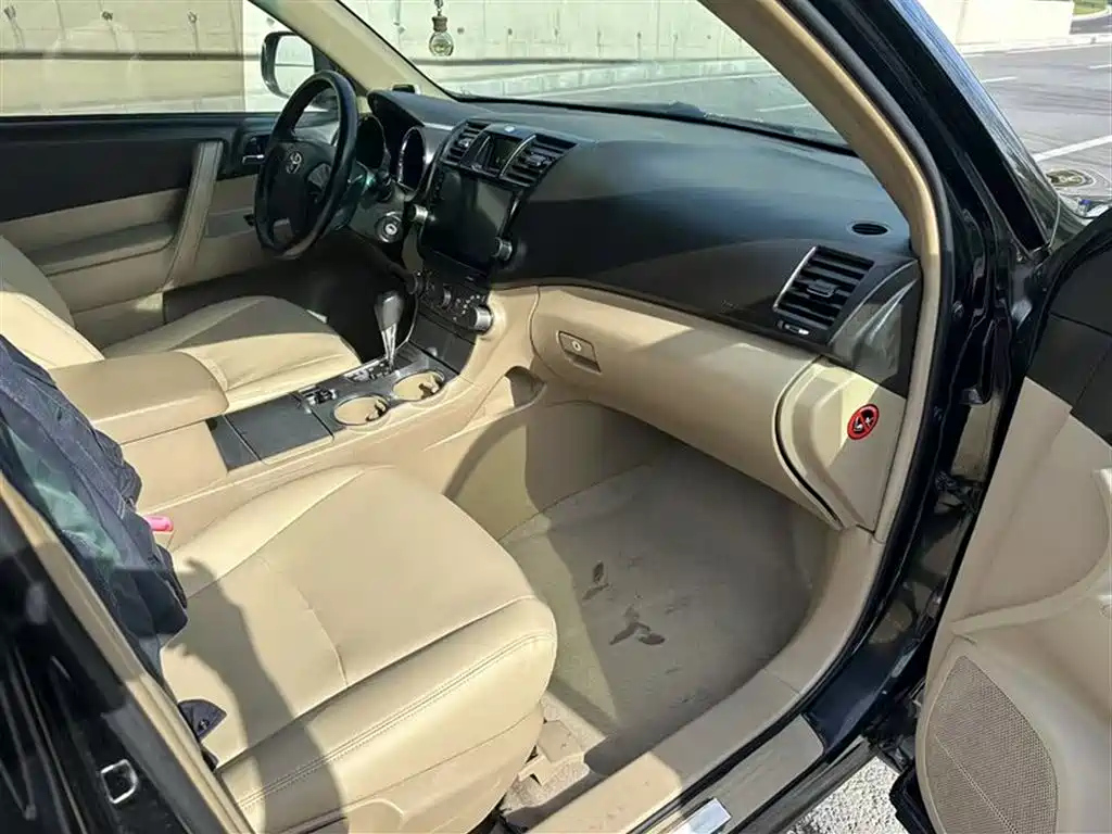 TOYOTA HIGHLANDER 2010