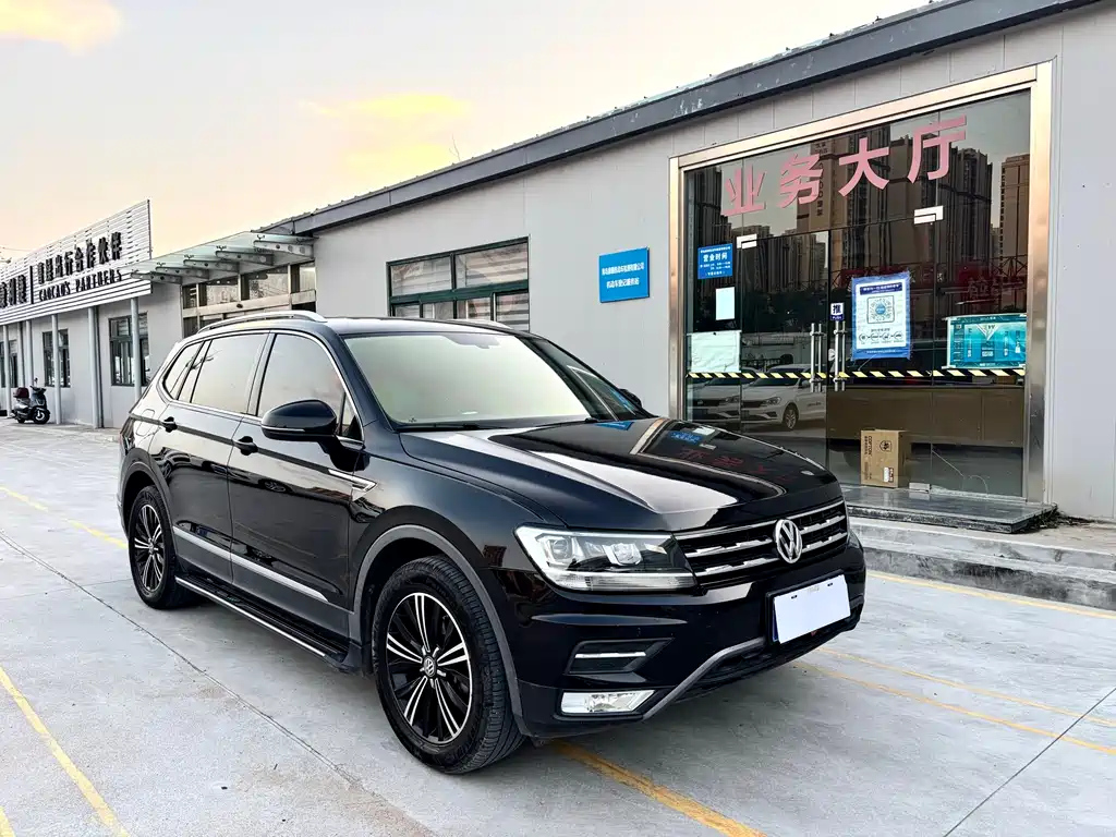 VOLKSWAGEN TIGUAN L 2020