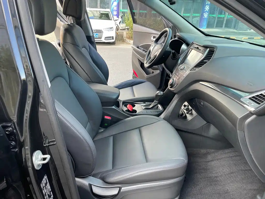 HYUNDAI SANTAFE 2015