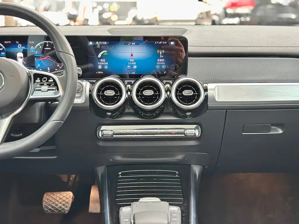 MERCEDES BENZ GLB 2023