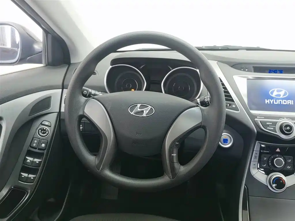 HYUNDAI ELANTRA 2016