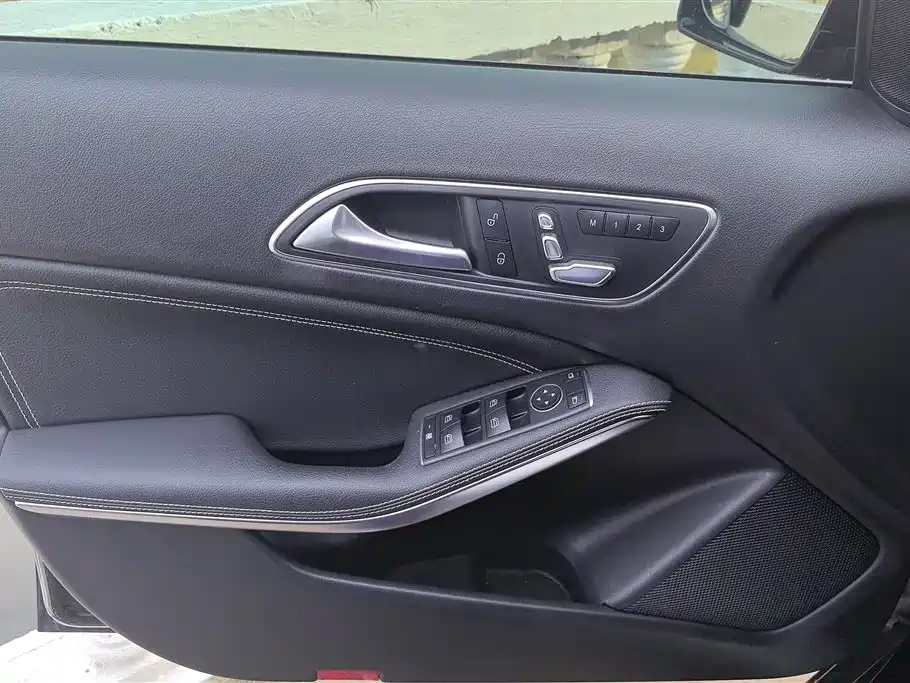 MERCEDES BENZ GLA 2018