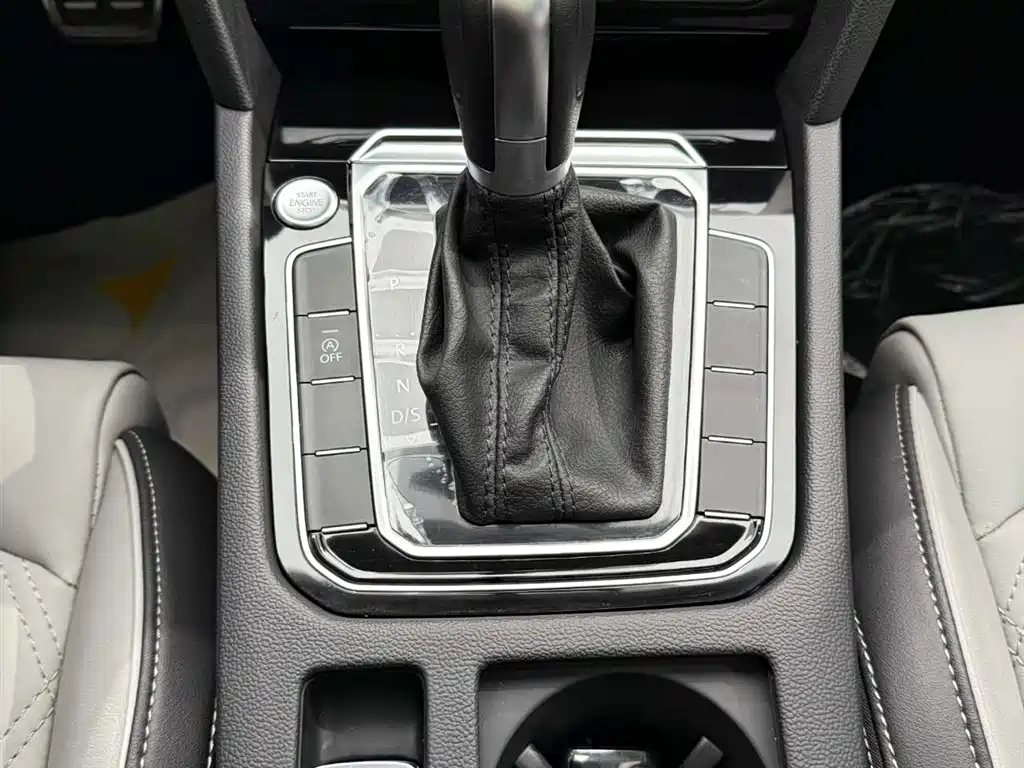 VOLKSWAGEN MAGOTAN 2023