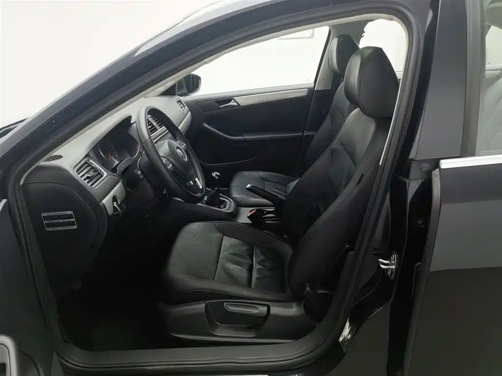 VOLKSWAGEN SAGITAR 2014
