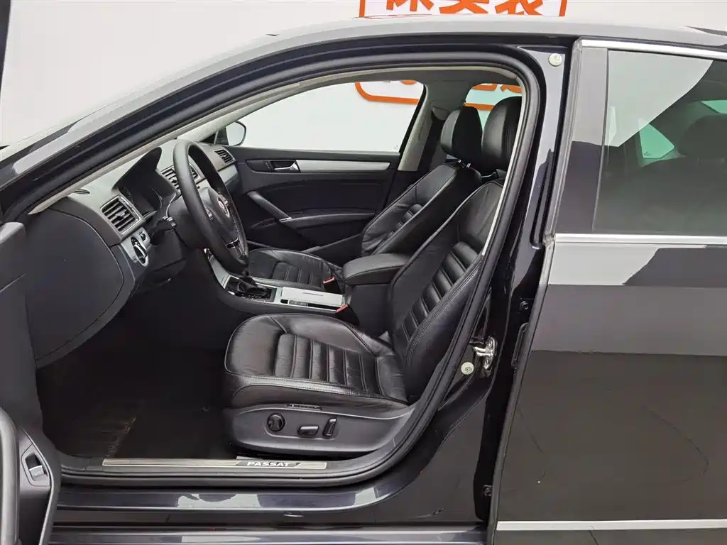 VOLKSWAGEN PASSAT 2016