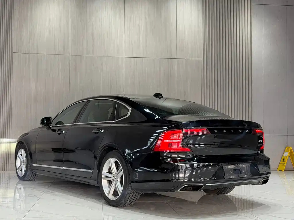 VOLVO S90 2019