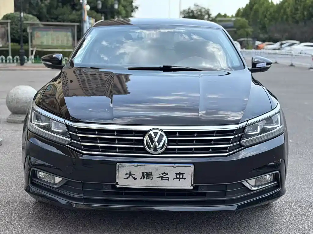 VOLKSWAGEN PASSAT 2017