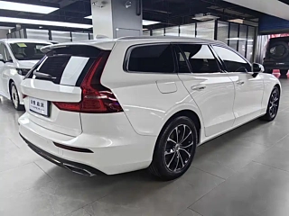 VOLVO V60  2021 YEAR B4  DELUXE EDITION 2021