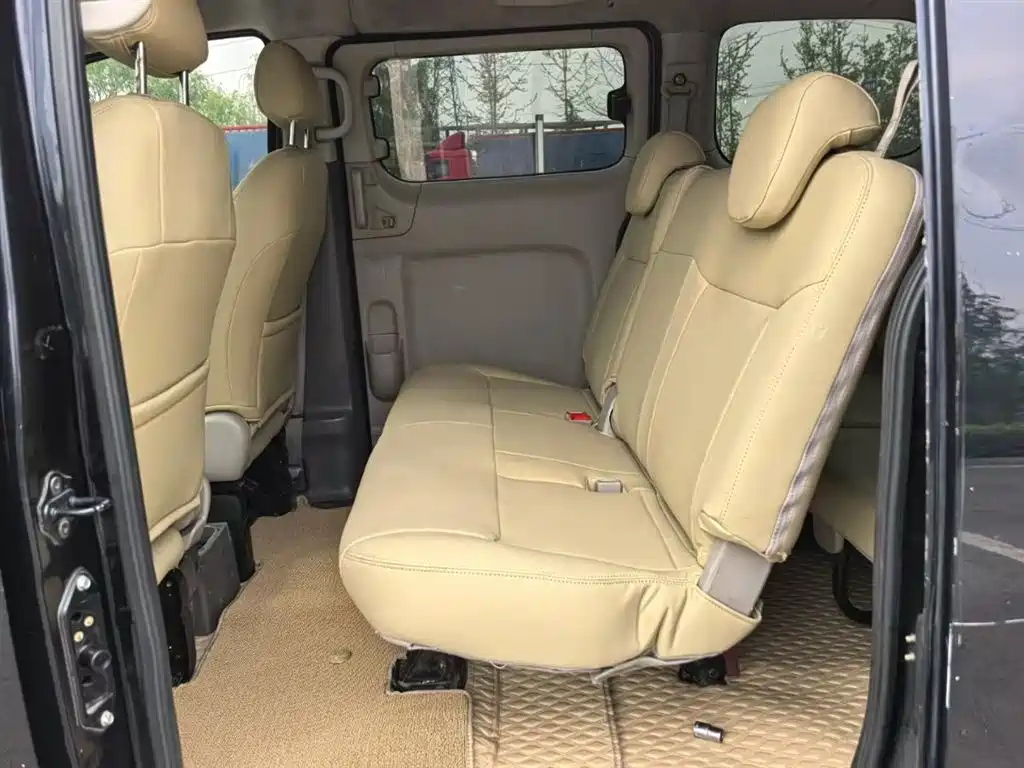 NISSAN NV200 2018