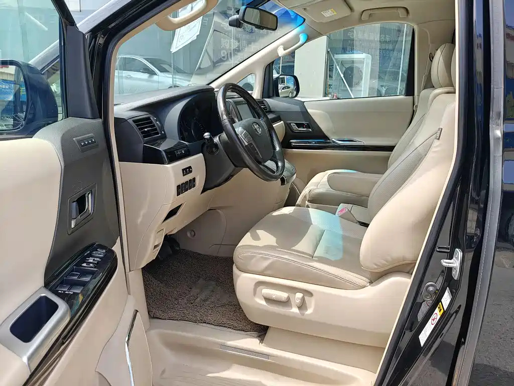 TOYOTA ALPHARD 2012