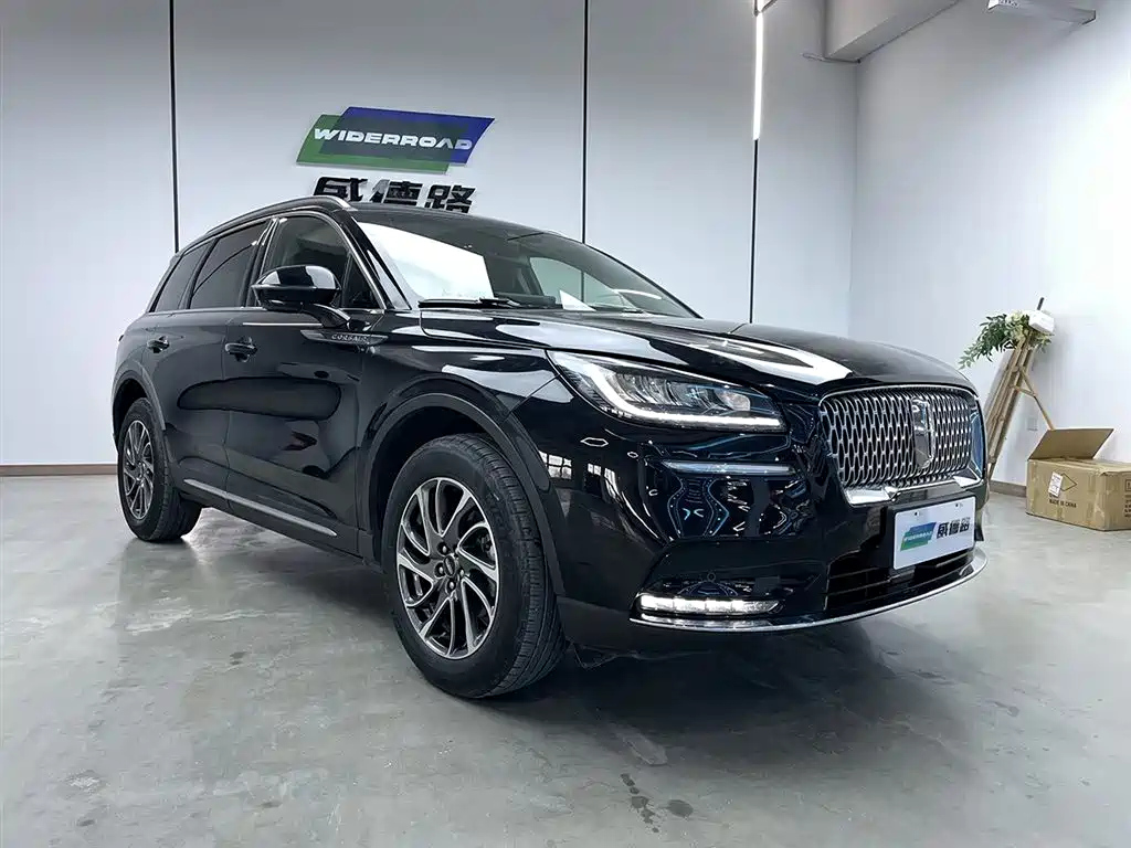 LINCOLN ADVENTURER 2020
