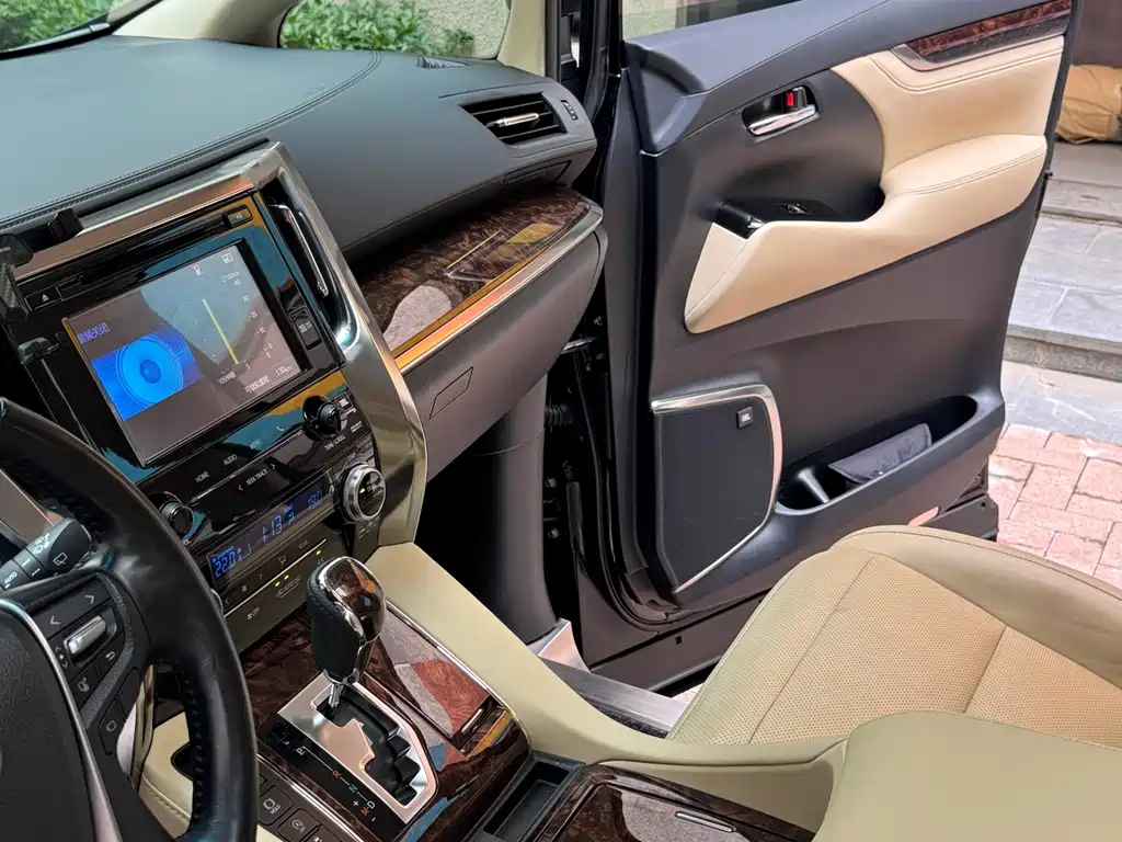TOYOTA ALPHARD 2018