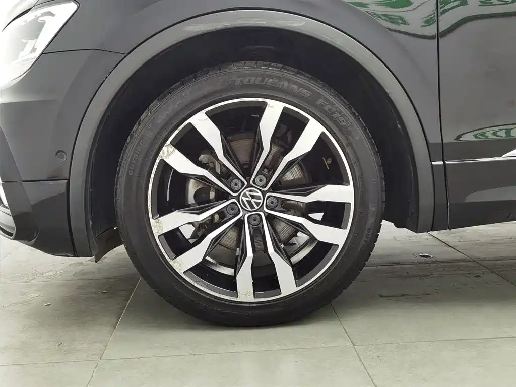 VOLKSWAGEN TIGUAN L 2021