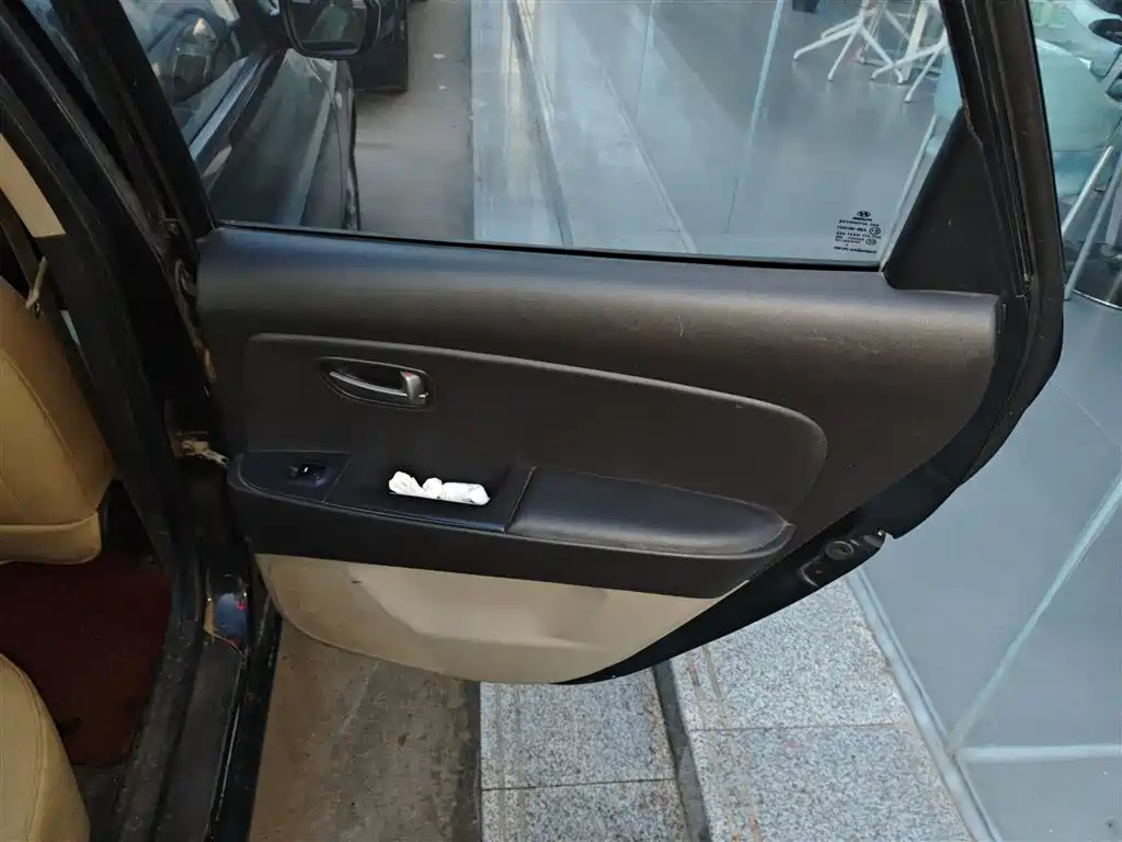 HYUNDAI CELESTA 2015