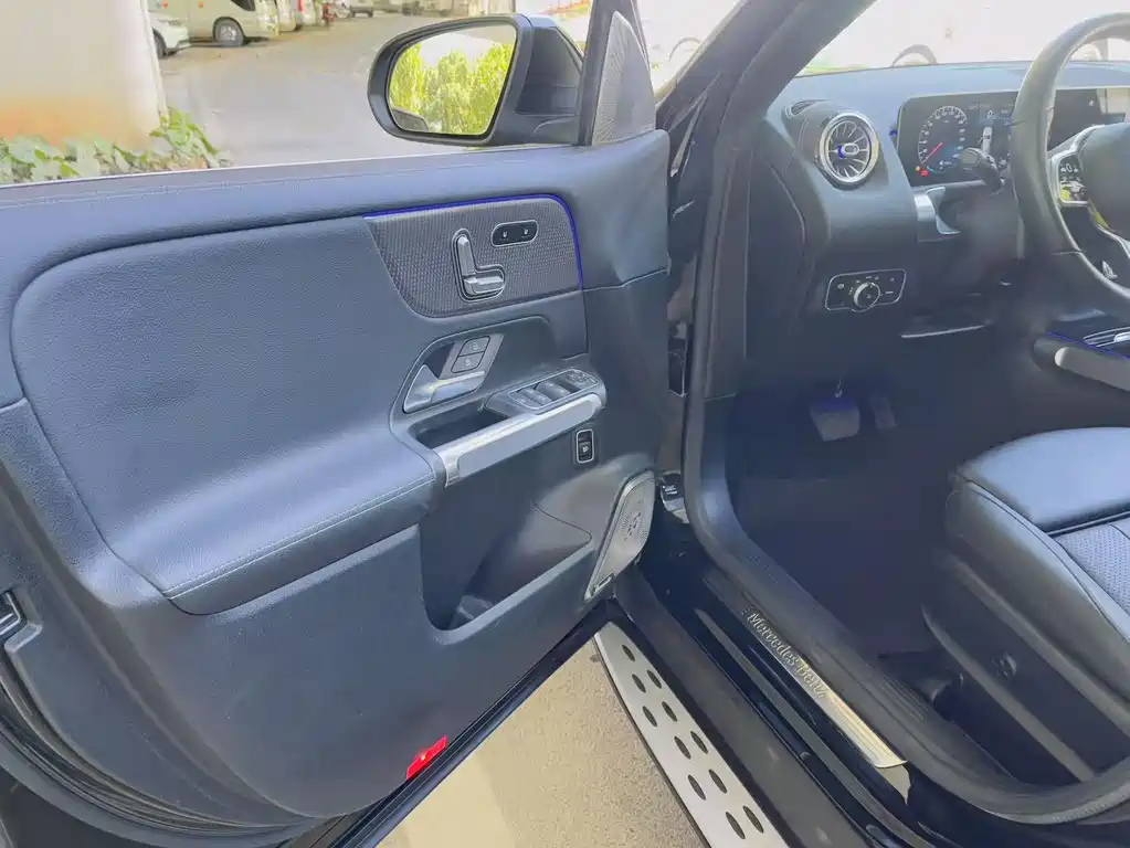 MERCEDES BENZ GLB 2020