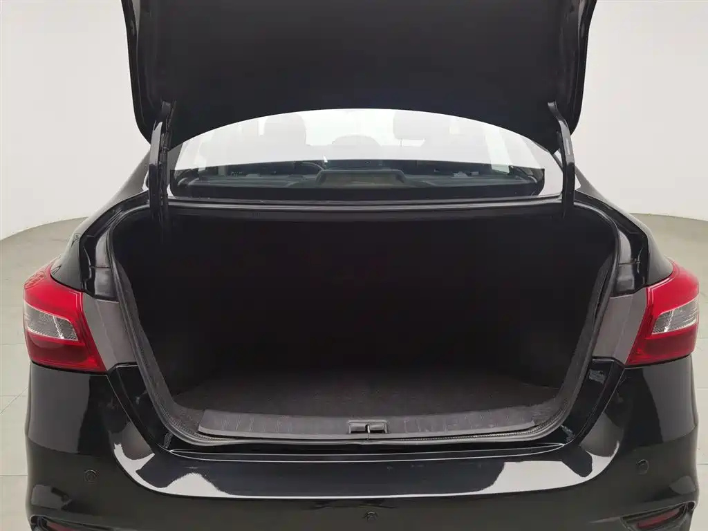 NISSAN SYLPHY 2018