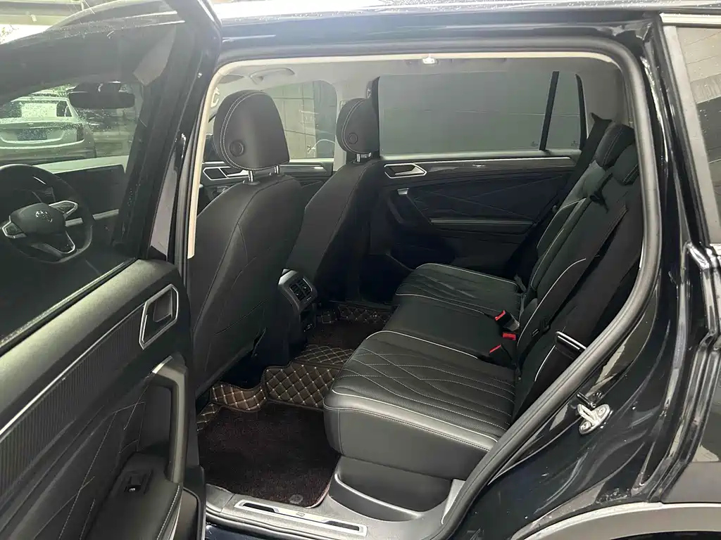 VOLKSWAGEN TIGUAN L 2024