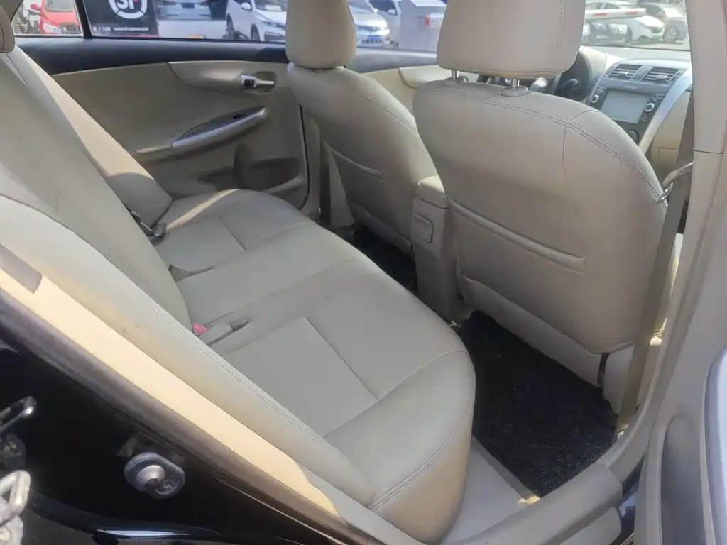 TOYOTA COROLLA 2010
