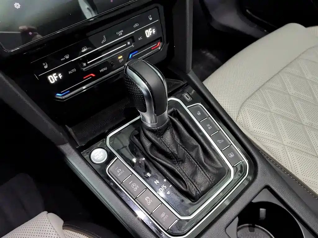 VOLKSWAGEN MAGOTAN 2023