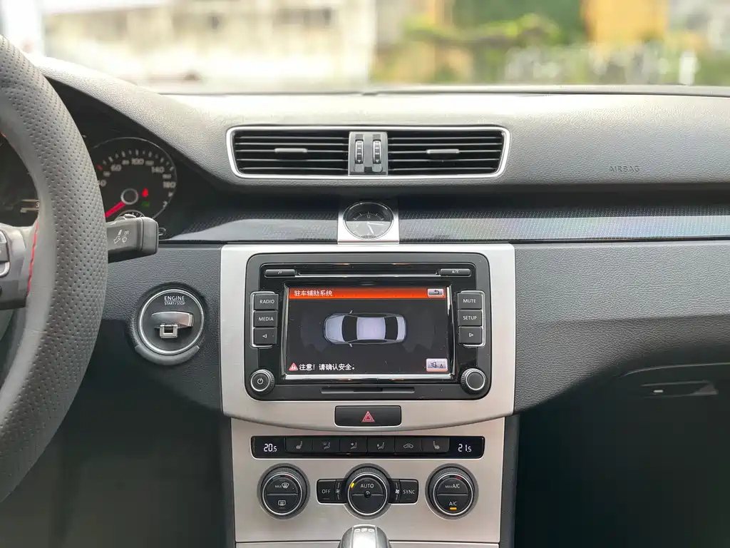 VOLKSWAGEN MAGOTAN 2015