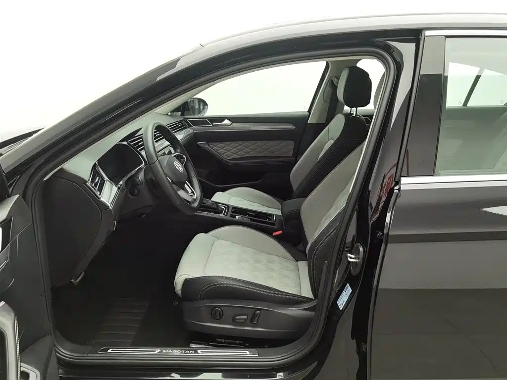 VOLKSWAGEN MAGOTAN 2023
