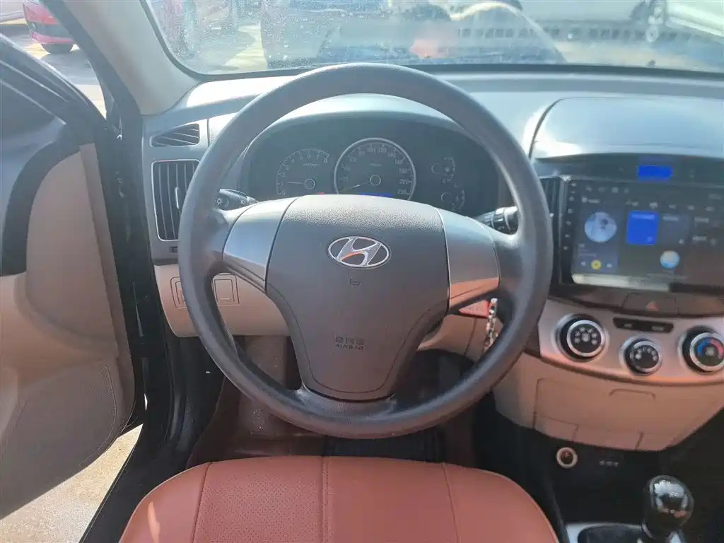 HYUNDAI CELESTA 2015