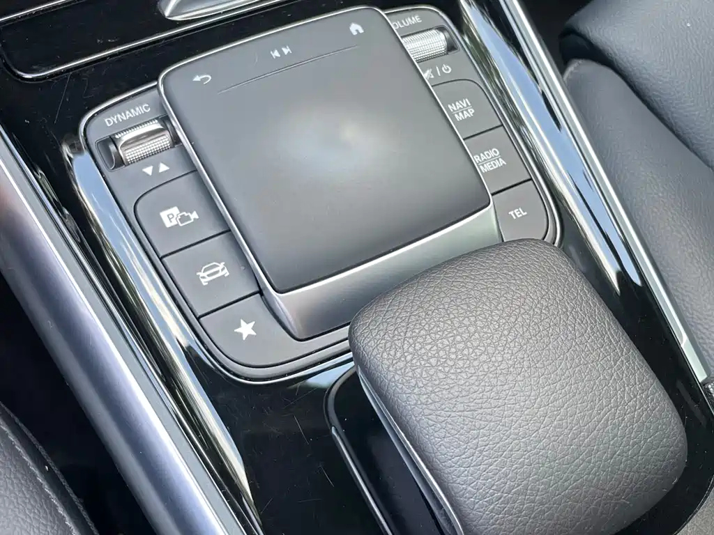 MERCEDES BENZ GLA 2022