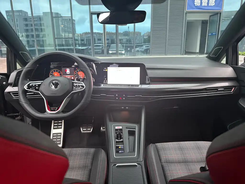 VOLKSWAGEN GOLF GTI 2022