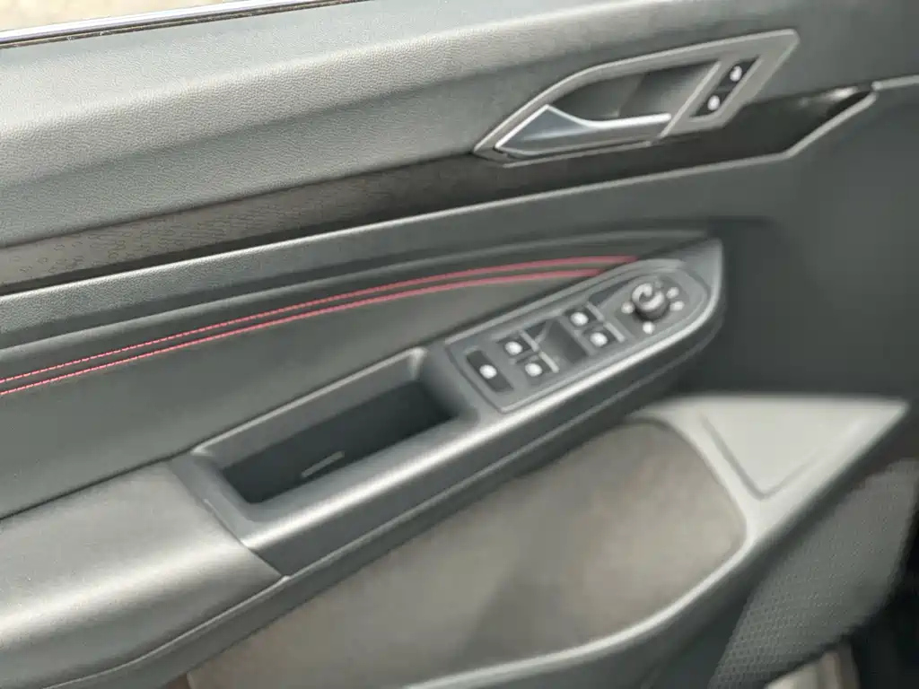 VOLKSWAGEN GOLF GTI 2022