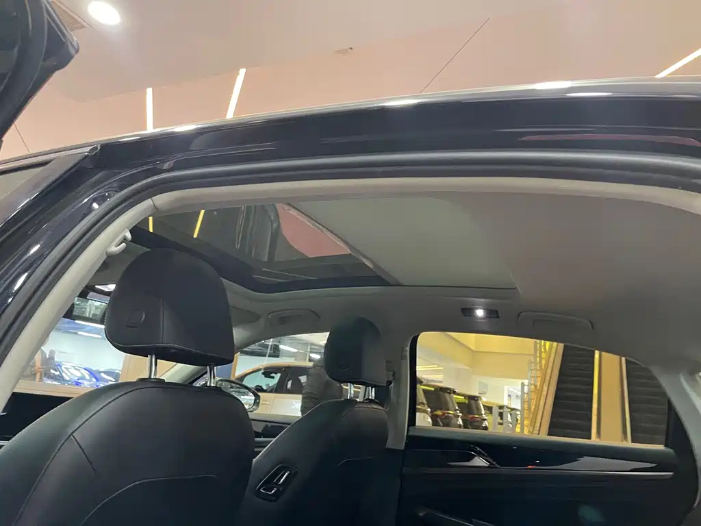 VOLKSWAGEN PASSAT 2024