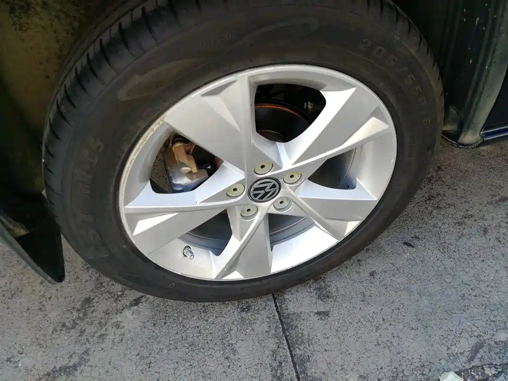 VOLKSWAGEN BORA 2014