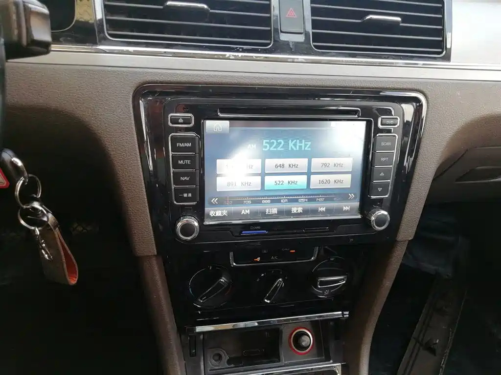 VOLKSWAGEN BORA 2014