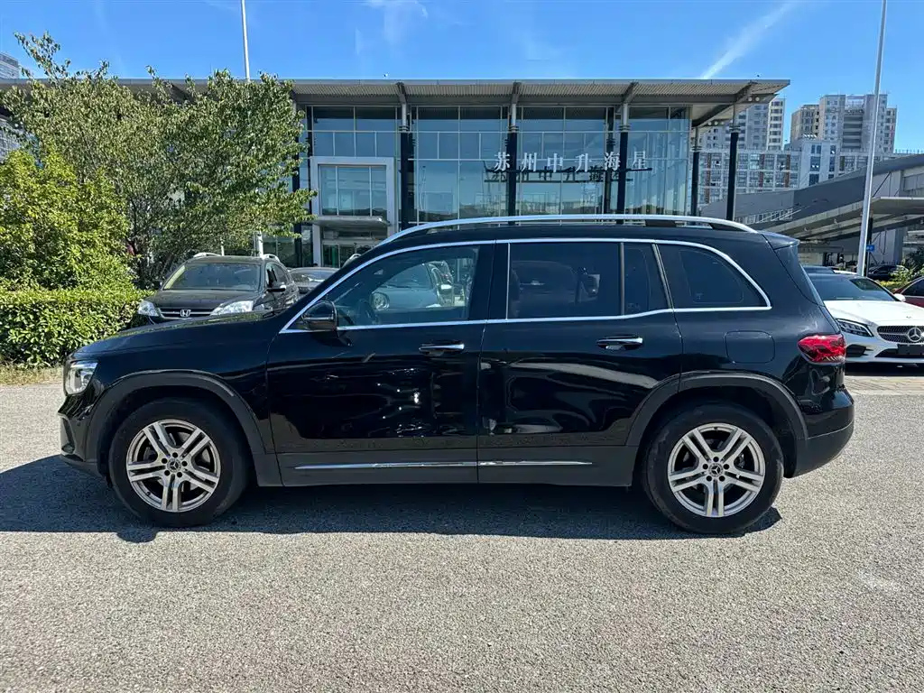 MERCEDES BENZ GLB 2023