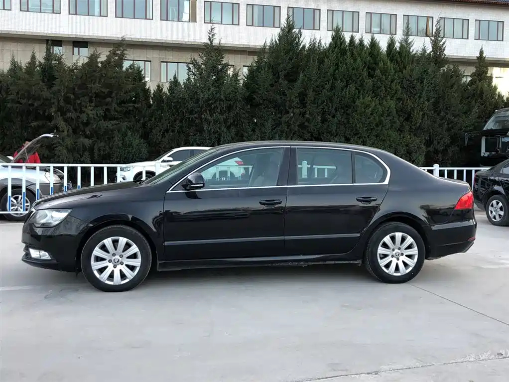 SKODA SUPERB 2014