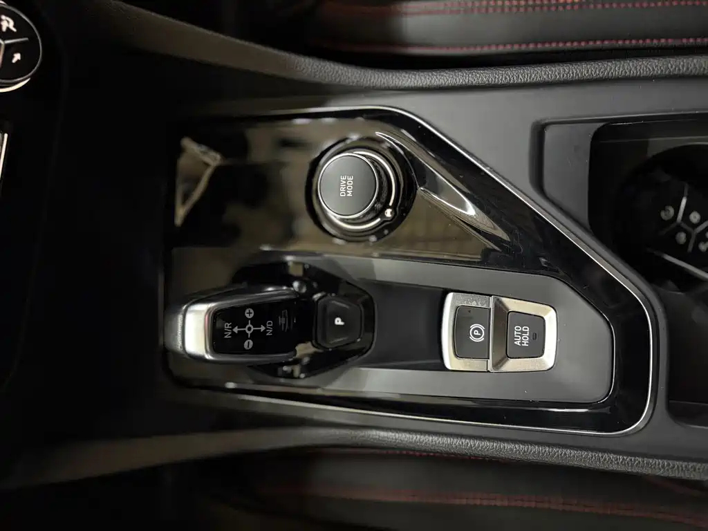LYNK&CO 03 2019