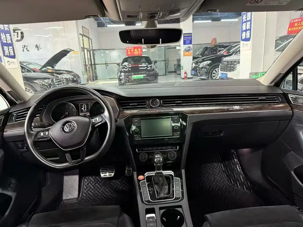 VOLKSWAGEN MAGOTAN 2018