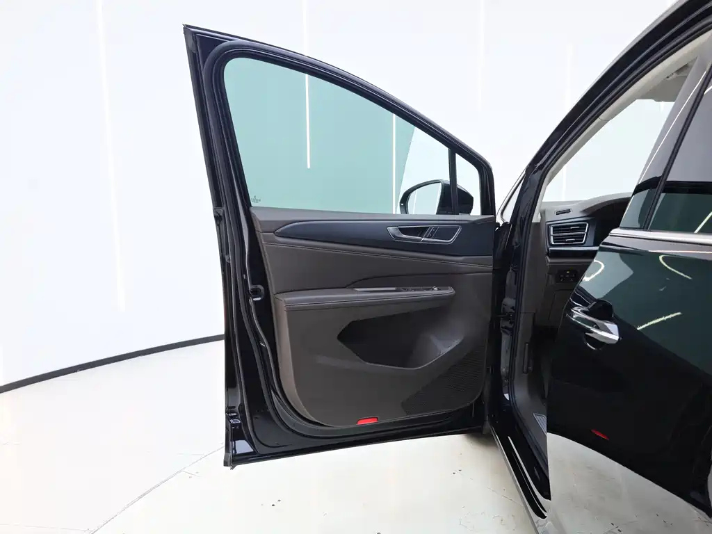 VOLKSWAGEN VILORAN 2024