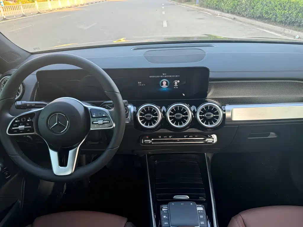 MERCEDES BENZ GLB 2023