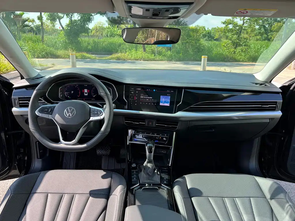 VOLKSWAGEN PASSAT 2025