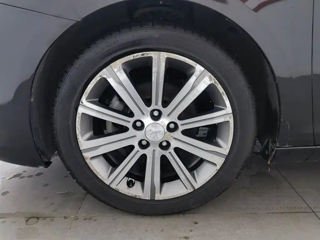PEUGEOT 408 2015