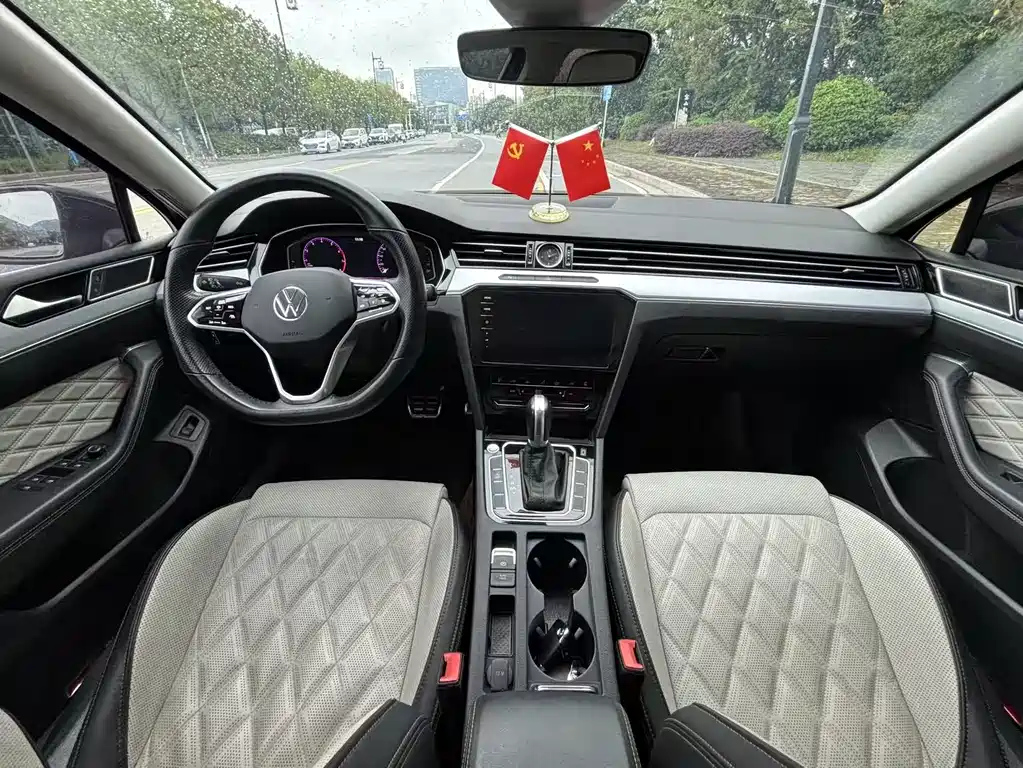 VOLKSWAGEN MAGOTAN 2023