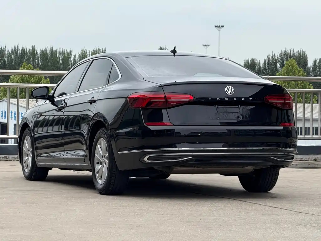 VOLKSWAGEN PASSAT 2021