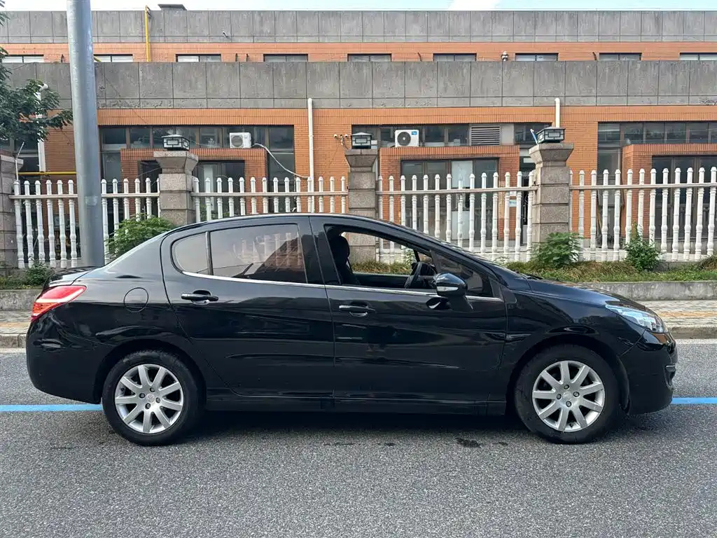 PEUGEOT 308 2013