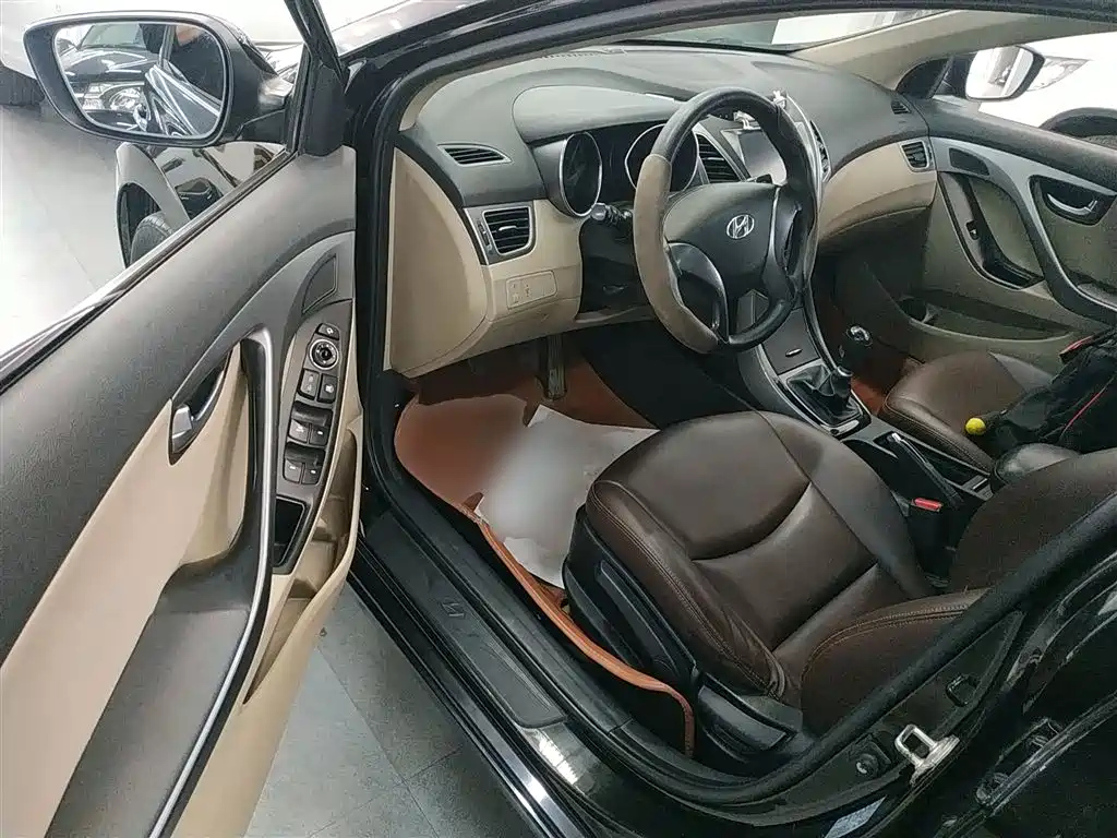 HYUNDAI ELANTRA 2016